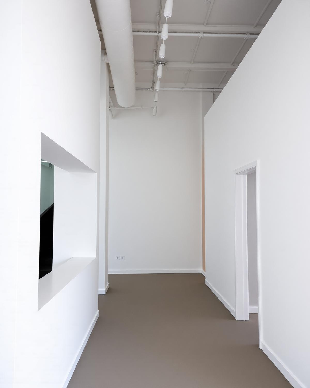Local comercial pintado en blanco